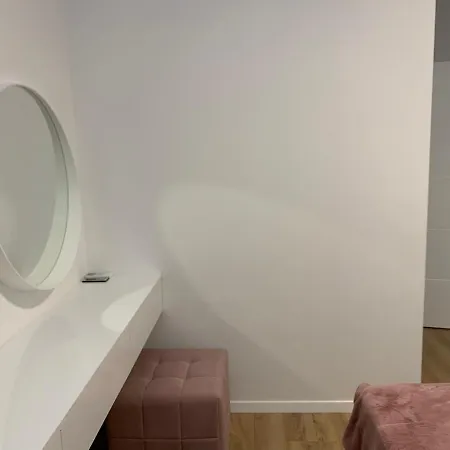 In The Center Apartment Split
