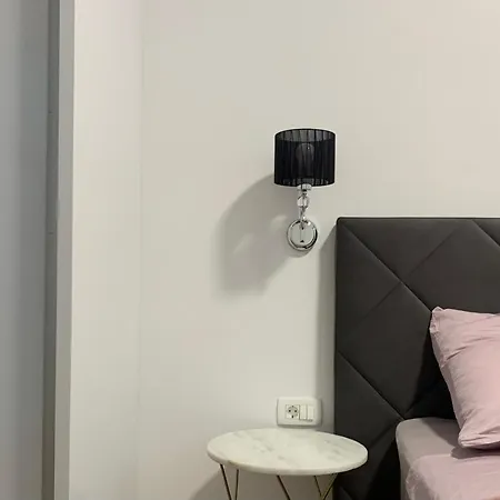 In The Center Apartment Split